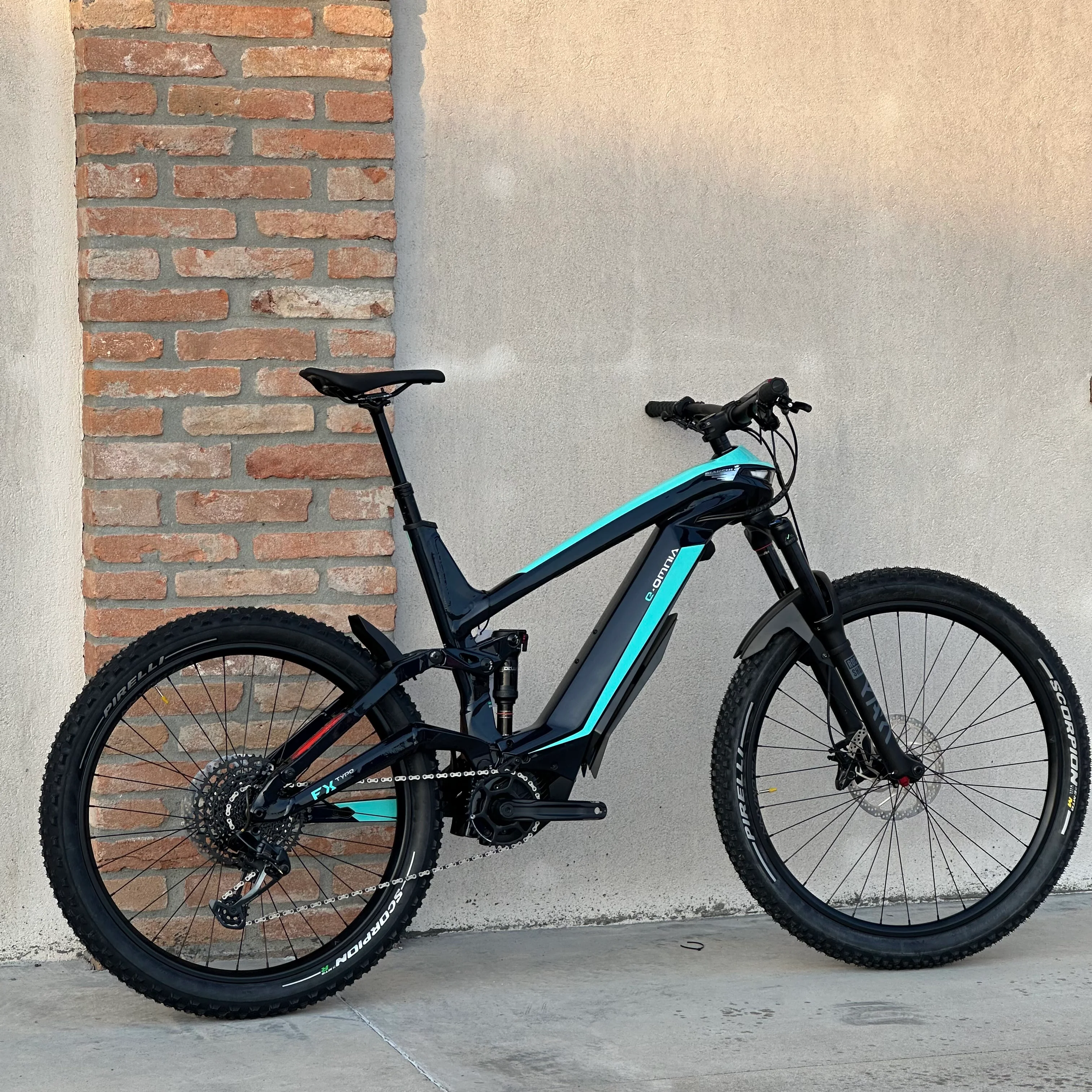 Bicicletta Bianchi E-OMNIA FX-Type OLI GX 12sp - Blu/Celeste  - Demo - Image 3