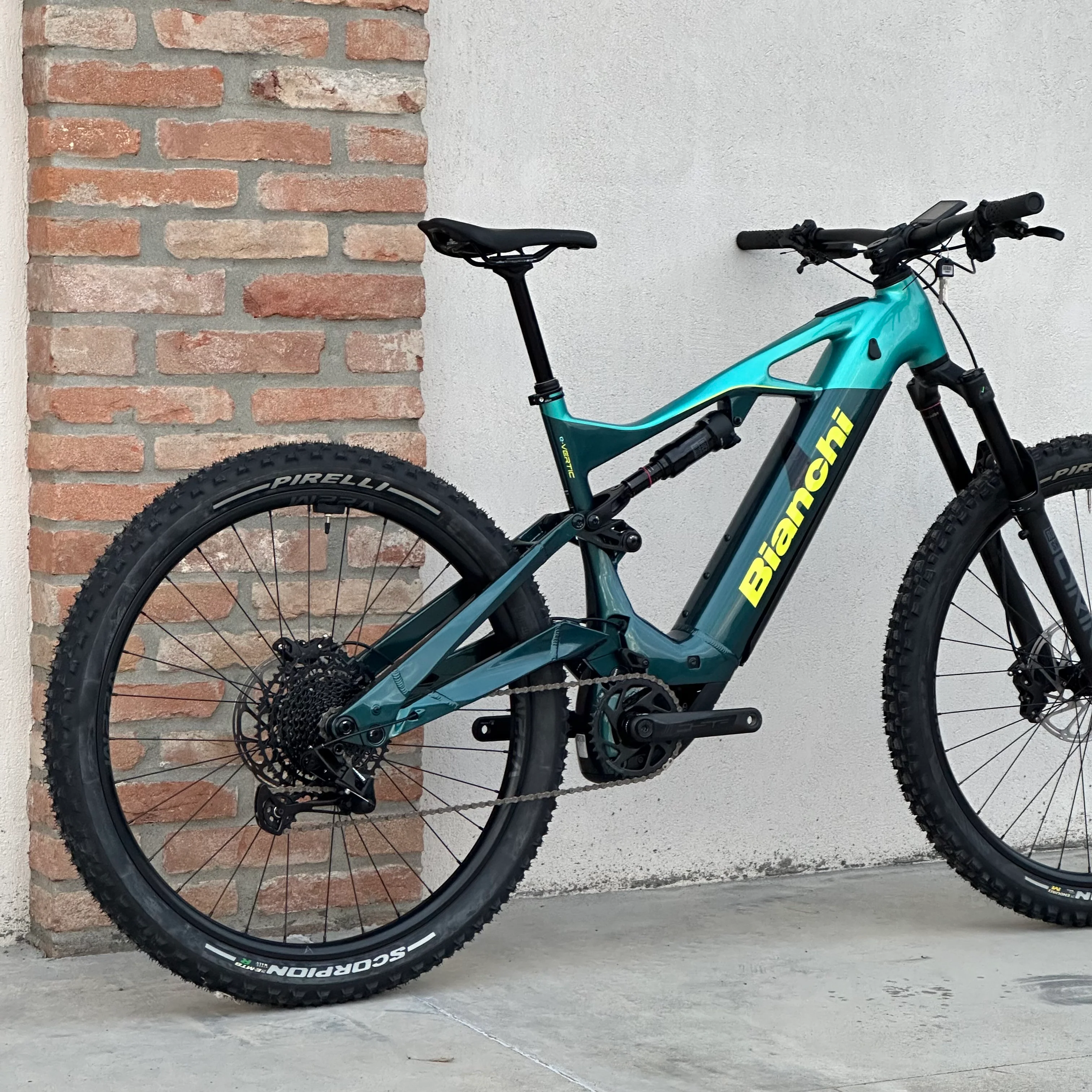 Bicicletta Bianchi E-Vertic FX-Type 9.2 SX 12SP - Celeste Nero - Demo - Image 3