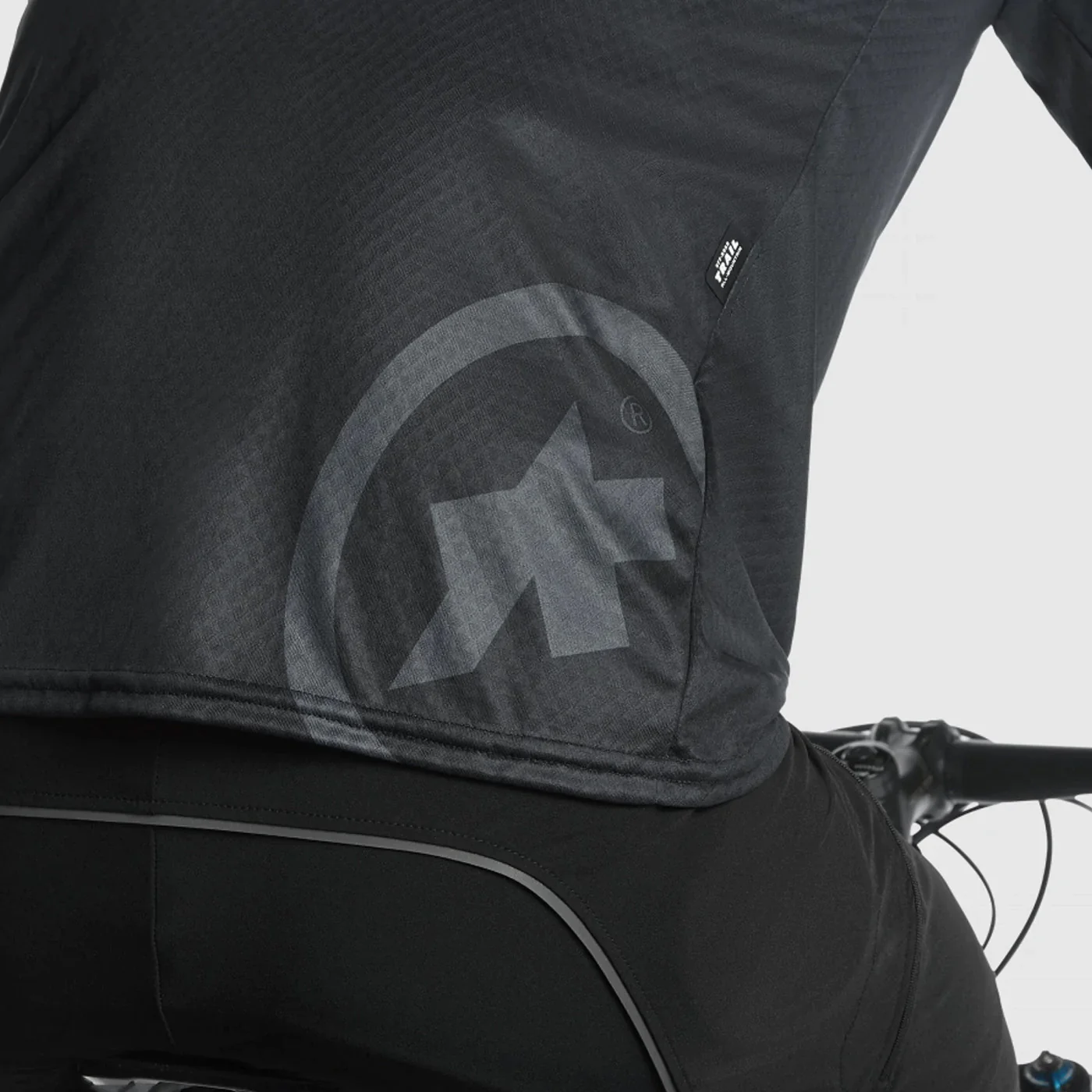 Maglia Assos Trail T3 - Grigio - Image 4