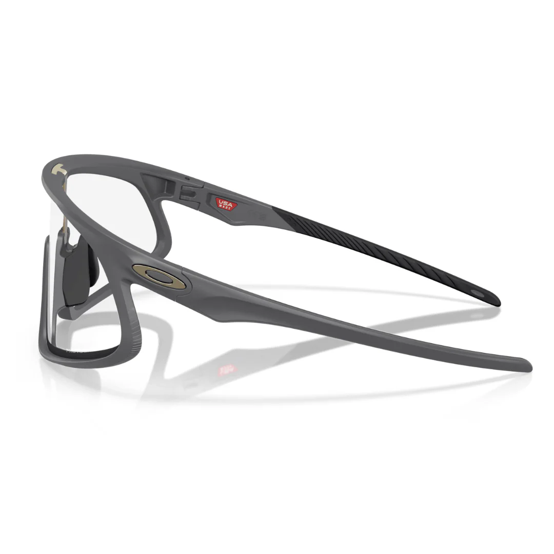 Occhiali Oakley RSLV - Matte Carbon / Photochromic - Image 4