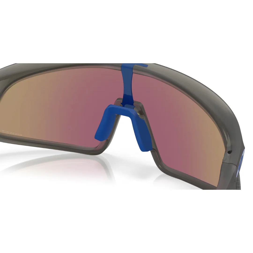 Occhiali Oakley RSLV - Matte Grey Smoke / Prizm Sapphire - Image 7