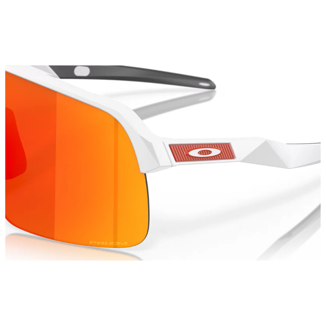 Occhiali Oakley Sutro Lite - Bianco Opaco / Prizm Ruby - Image 5